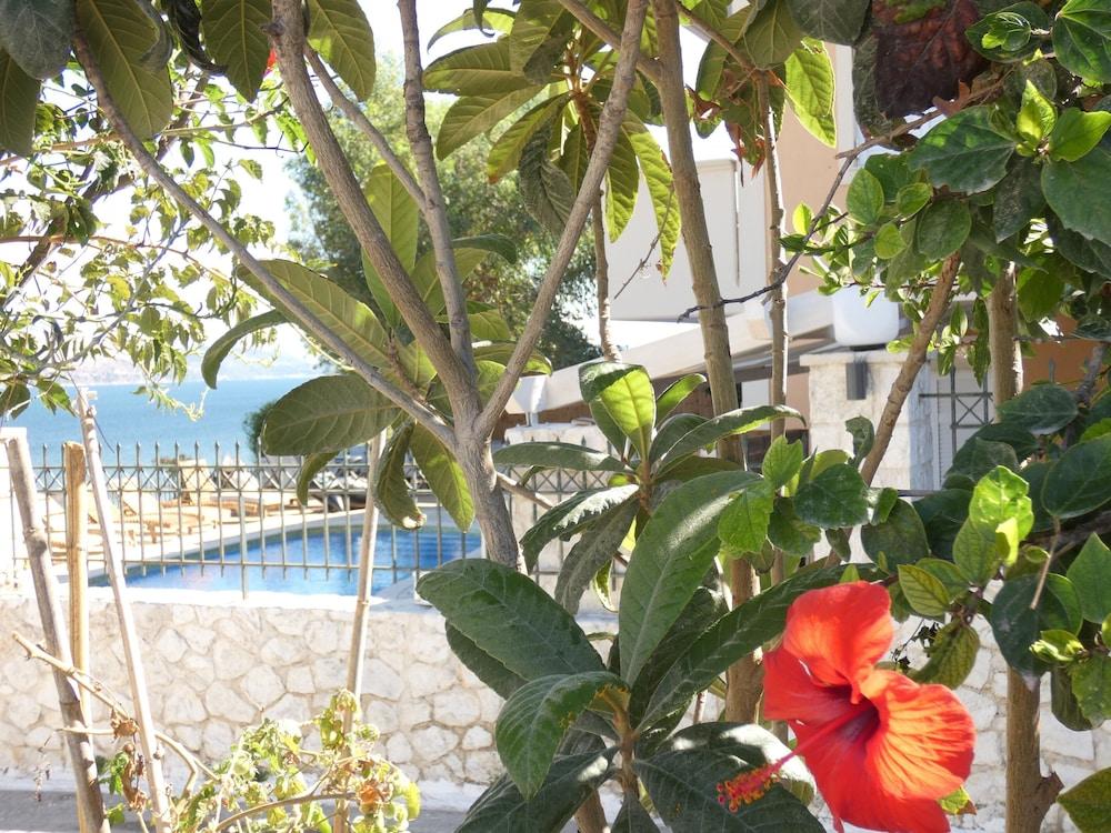 Lazaratos Hotel Kouvalata Buitenkant foto