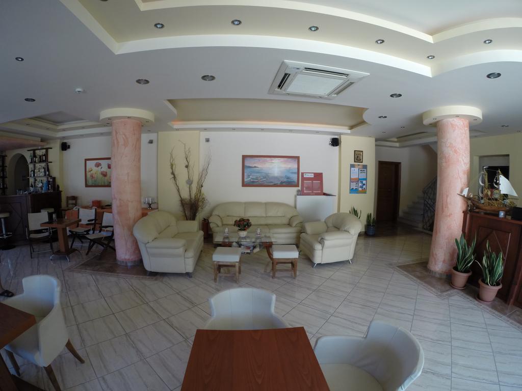 Lazaratos Hotel Kouvalata Buitenkant foto
